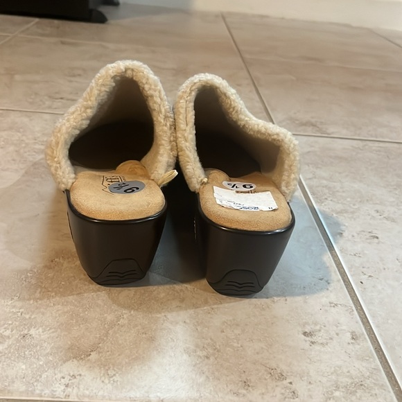 Cliffs by WHITE MOUNTAIN Dark Brown Mules with Soft Cream Trim - Picture 3 of 5